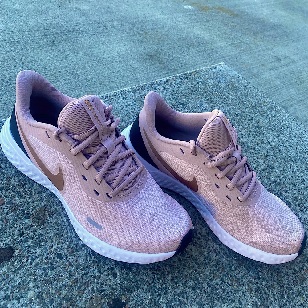 Woman’s Nike Revolution